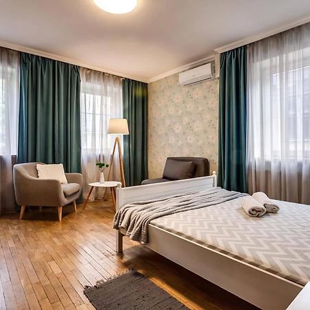 Apartamenty On Knyazya Romana Lviv Dış mekan fotoğraf