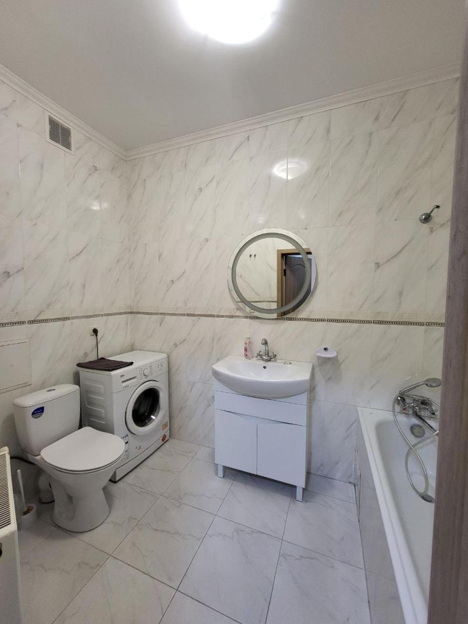 Apartamenty On Knyazya Romana Lviv Dış mekan fotoğraf