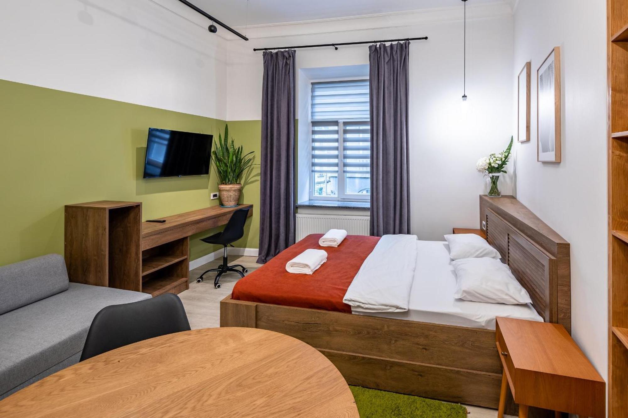 Apartamenty On Knyazya Romana Lviv Dış mekan fotoğraf