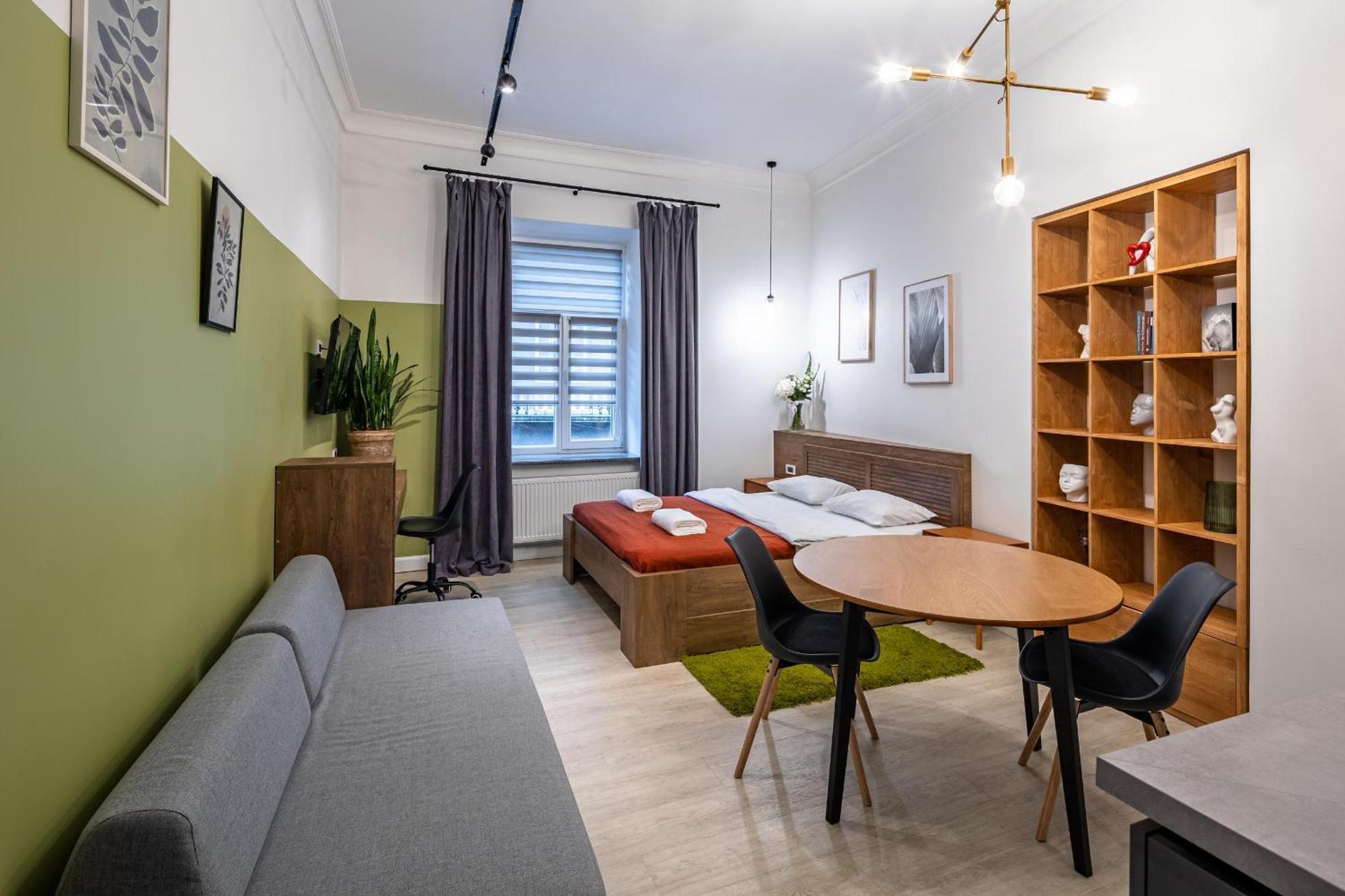 Apartamenty On Knyazya Romana Lviv Dış mekan fotoğraf