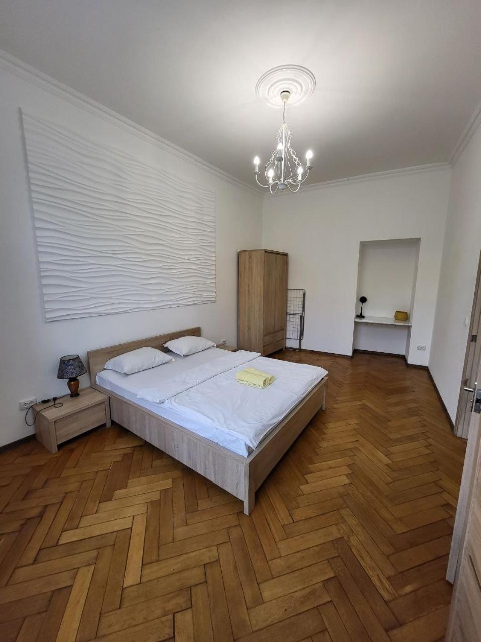 Apartamenty On Knyazya Romana Lviv Dış mekan fotoğraf