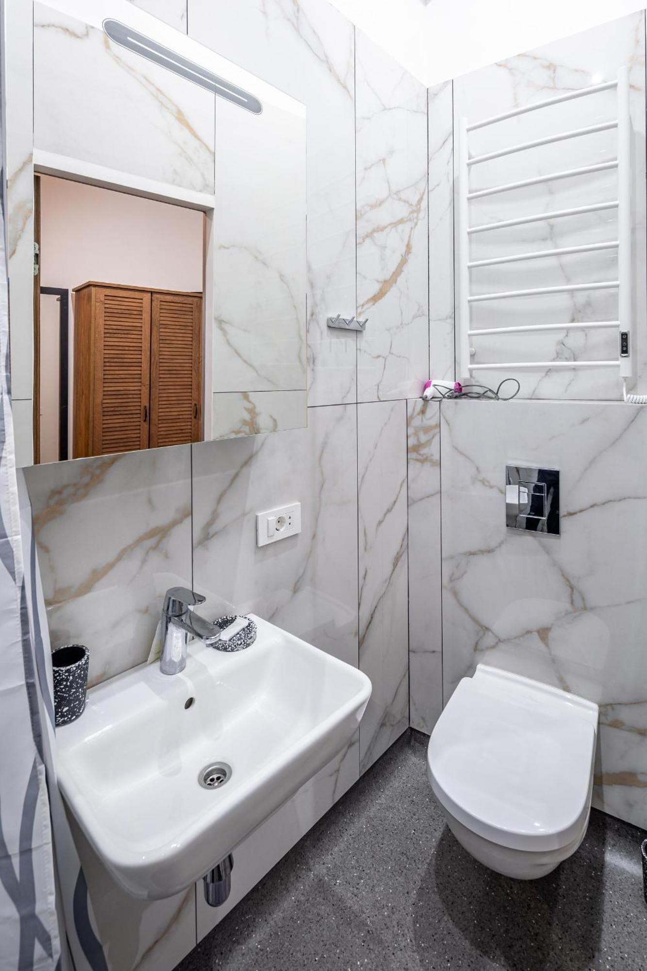 Apartamenty On Knyazya Romana Lviv Dış mekan fotoğraf