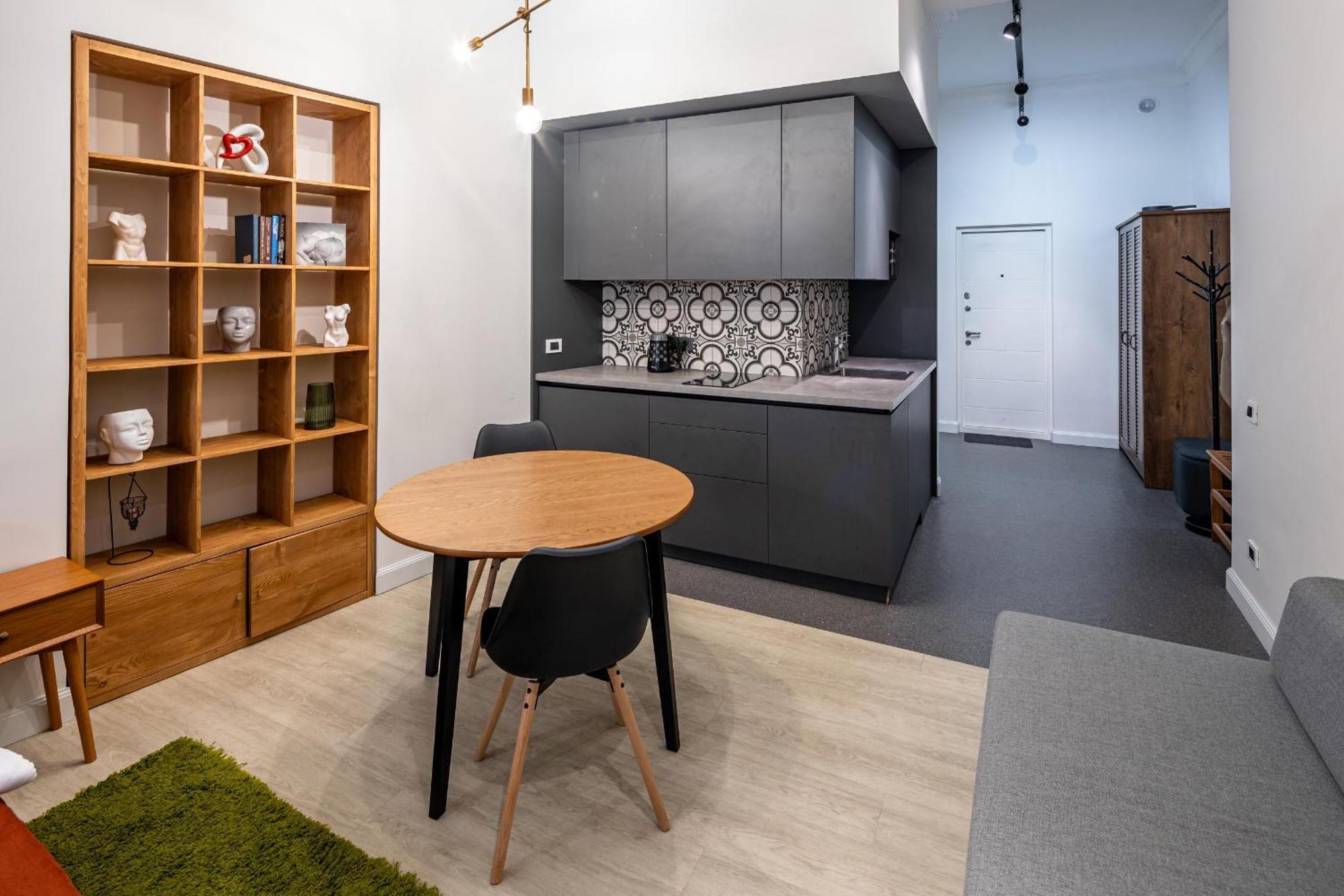 Apartamenty On Knyazya Romana Lviv Dış mekan fotoğraf