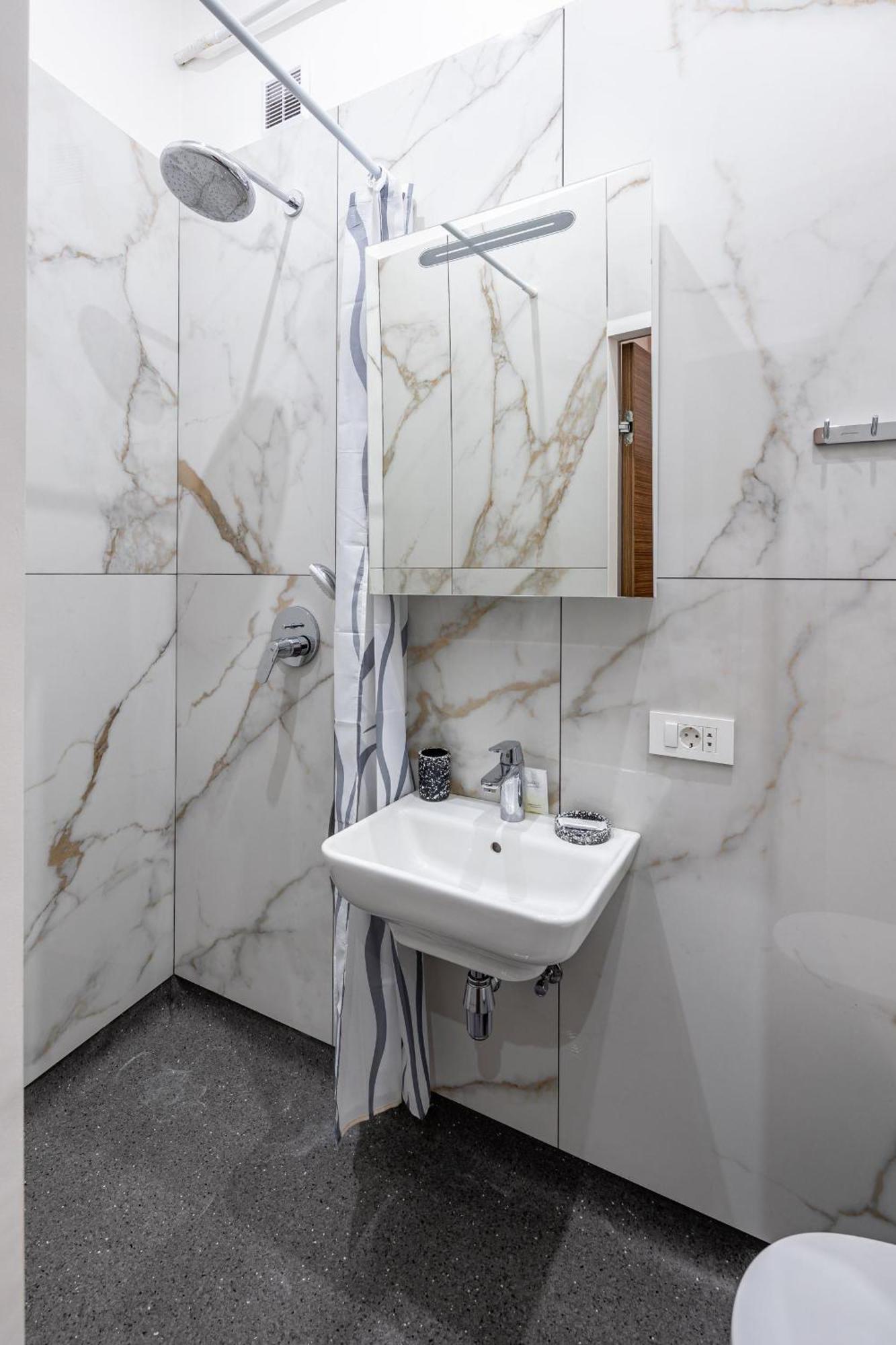 Apartamenty On Knyazya Romana Lviv Dış mekan fotoğraf