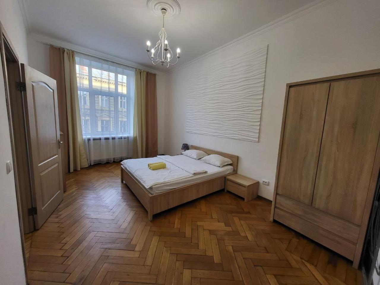 Apartamenty On Knyazya Romana Lviv Dış mekan fotoğraf