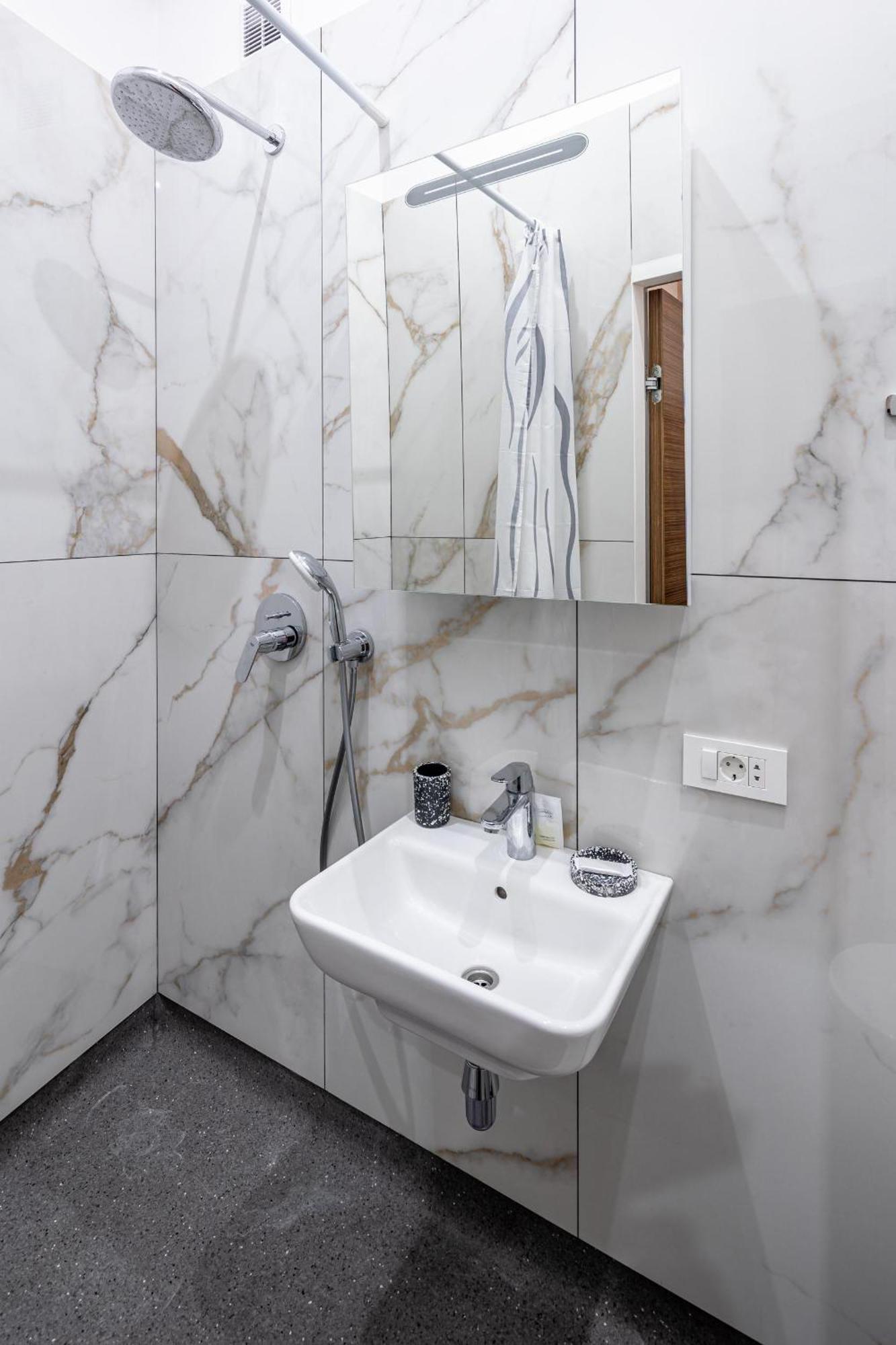 Apartamenty On Knyazya Romana Lviv Dış mekan fotoğraf
